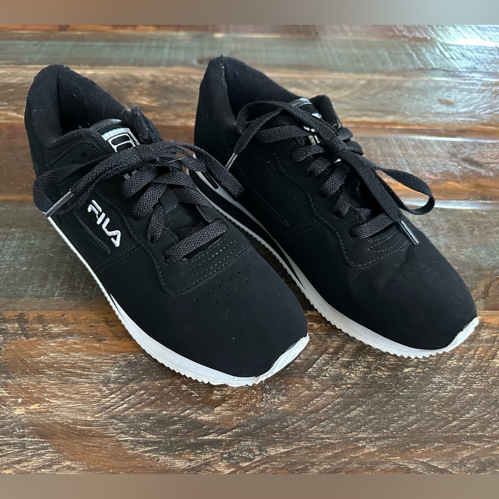 Fila Women’s 7.5 Machu Black Athletic Sneakers No Box